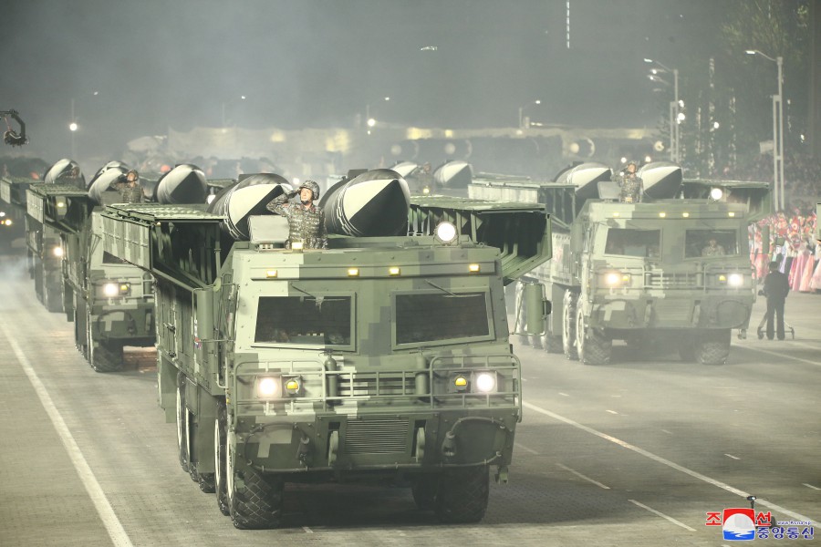 52-조선인민군창건 90돐경축 열병식